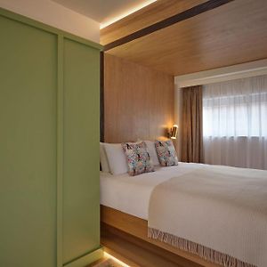 Cosy Queen Room City View
